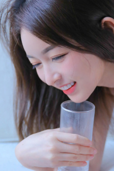 餐桌下給添高潮了