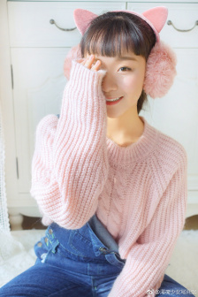 丁丁起立照片真實