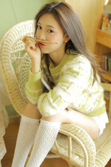 小叔子從后面抱住女主電視劇