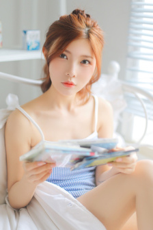 夜夜嗨av一區(qū)二區(qū)三區(qū)四季av