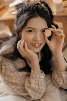 黑寡婦巢1976年美國(guó)電影