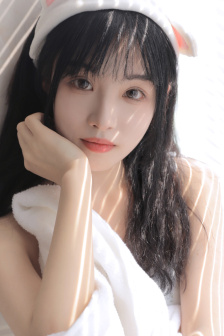 她于逆風(fēng)中走來