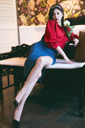 小泬撐開到極致啪啪H漫畫