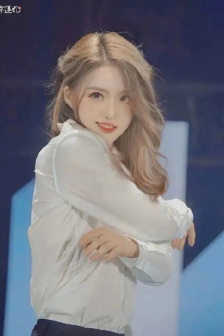 兩腿間的肉瓣被吸得腫了