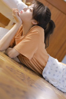 孕婦一邊喂奶一邊做DNA檢查