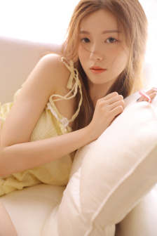 被壓到落地玻璃窗前的緊急救援