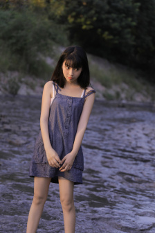 在班上露著奶被全班男人玩