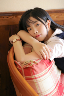 摸進(jìn)她的小內(nèi)褲狂摸里軟件