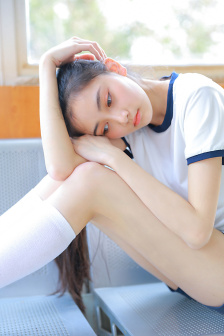 電車癡漢調(diào)教美女一區(qū)