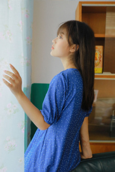 他發(fā)了狠幾乎捏碎我的下巴