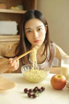 肉蒲團(tuán)梁詠琪1996年