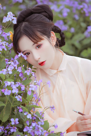 女人下面洞口用手摸有一個(gè)疙瘩