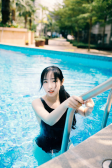 梅倫勞拉風(fēng)流女管家電視劇免費(fèi)播放