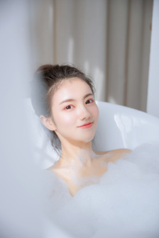 攀上乳峰頂開幽谷