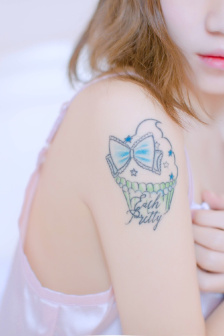 鷹峰同學(xué)請(qǐng)穿上衣服