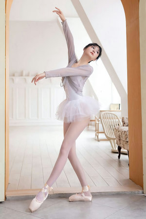 二次元人物做劇烈游戲