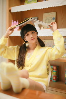 少女和動物狗馬豬驢