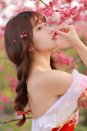 三個學(xué)生和一個老師電視劇