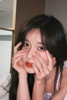 小學(xué)生親嘴還扔衣服親脖子視頻