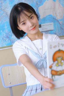 女大學(xué)生的沙龍室