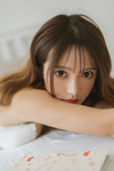 他解開內(nèi)褲把舌頭進(jìn)去的視頻