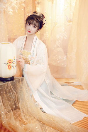 爸爸經(jīng)常出差媽媽給我生孩子