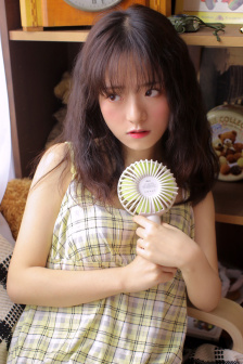 杭州地鐵回應(yīng)女子穿吊帶進(jìn)地鐵被攔