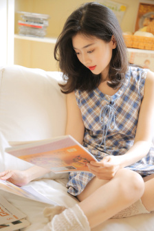 漂亮的豐年輕的弟妹