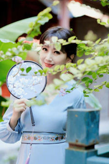 18歲初中生免費(fèi)播放電視劇