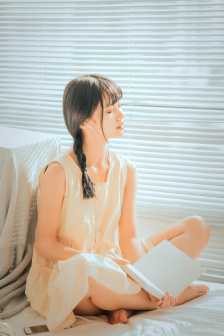 剛?cè)胨杏X巨大的東西在動(dòng)狗