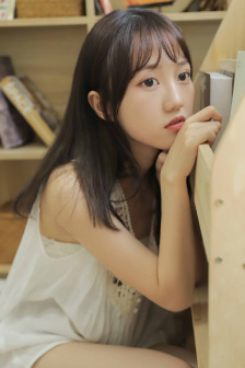 分腿吊起來抽打中間的文案