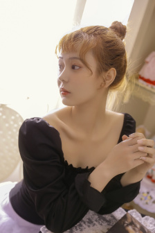 《奉獻(xiàn)的少女》完整版