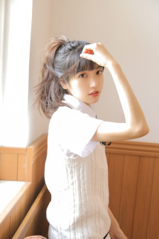 美女脫內(nèi)衣