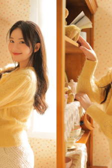 躺在校花腳下被踩當(dāng)腳奴