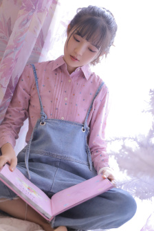 老師與學(xué)生深入交流人生奧秘