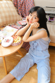 黑色蕾絲女裝大長腿