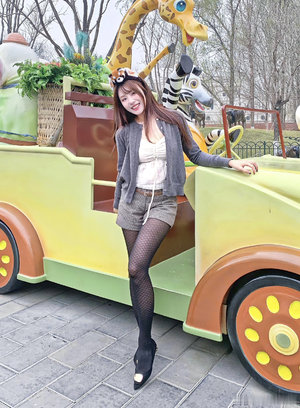 偷偷解開女同桌內(nèi)褲動態(tài)圖