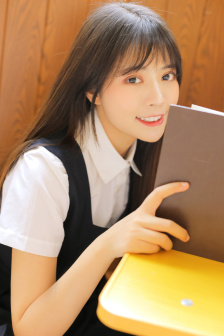 野外吮她的花蒂兩男一女