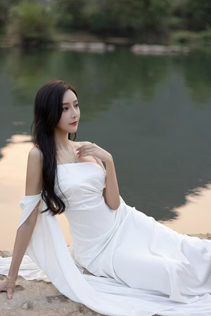 初二女生光溜溜身子拉屎視頻