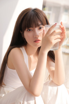 我故意沒有穿內(nèi)褲坐公車讓圖片