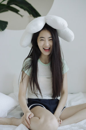 村上麗奈和一根竹子