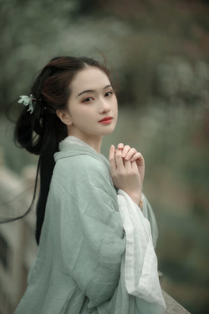 偷偷解開女同桌內(nèi)褲動態(tài)圖