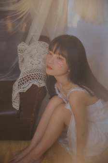 變態(tài)用剪子剪內(nèi)衣的視頻