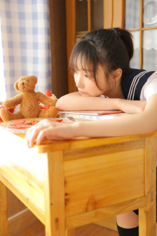 日本邊吃奶邊摸邊做在線視頻