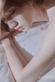 善良嬌妻在老漢跨下呻吟