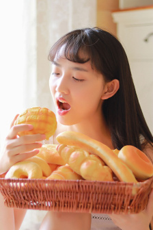 撓女生肚子腰和咯吱窩癢