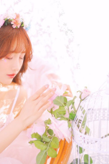 挺進(jìn)親女小蕾的嫩苞視頻