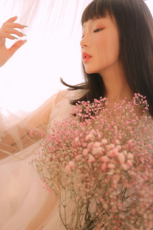 黑色蕾絲吊帶連衣裙