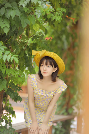 黑色的森林里流出了小溪