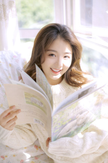 上下一個(gè)一中間一個(gè)日